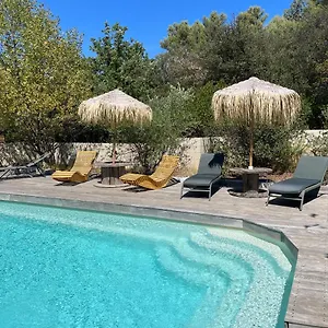 https://la-maison-perchee.fr-provencehotel.com